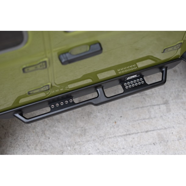 ALUMINUM SIDE STEPS (SILVER INLAY VERSION) FOR AXIAL 1/6 SCX6 